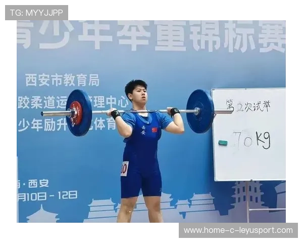 举重俱乐部推动青少年训练的科学监测与数据支持，举重队训练视频